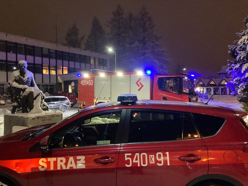 Zakopane. Podejrzana przesyłka w urzędzie miasta. Służby postawione na nogi. W środku listy z tkaninami adresowane do urzędników