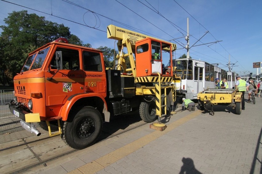 W tramwaju na Legnickiej zerwał się silnik