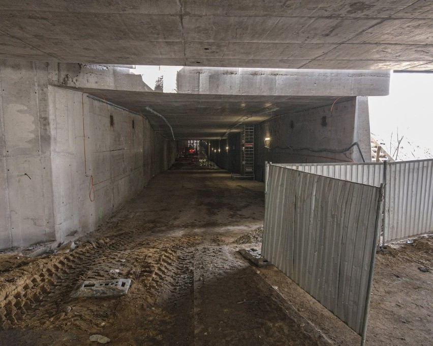 Tunel nabrał kształtu. Na placu budowy podziemnej drogi w Nowym Centrum Łodzi 