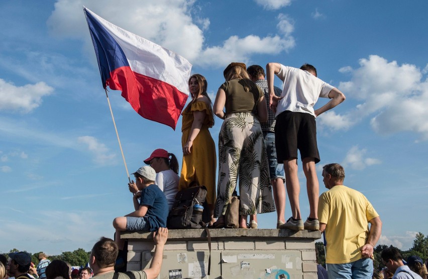 Czechy: Największe demonstracje od czasu upadku komunizmu [ZDJĘCIA] 250 tys. protestujących na ulicach Pragi