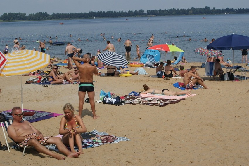 W sobotę nie brakowało chętnych do plażowania nad Pogorią...