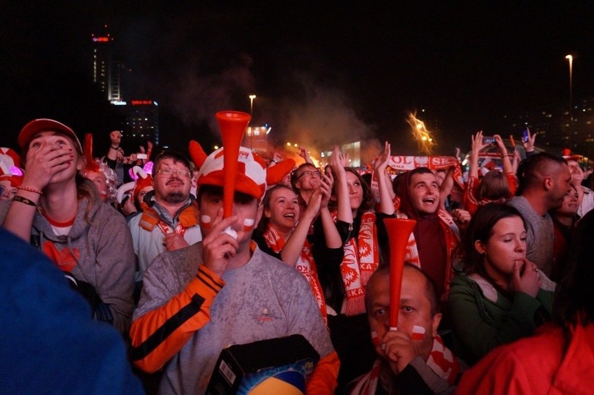 Polacy mistrzami świata! Tak po meczu bawią się Katowice. Kibice i fajerwerki [ZDJĘCIA, WIDEO]