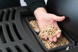 Czy Unia Europejska zakaże pelletu? Ta kwestia nurtuje osoby mające piec na biomasę. Wyjaśniamy wątpliwości