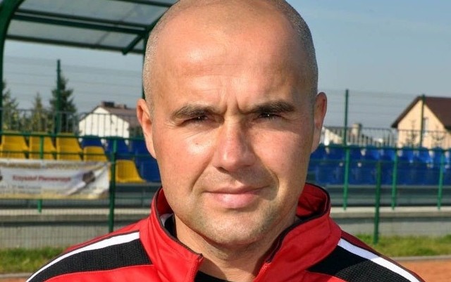 Rafał Kodyra został nowym trenerem OKS Opatów. Zastąpił na tym stanowisku Dariusza Pietrasiaka, który przeniósł się do KSZO