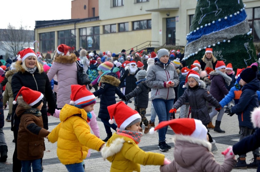 W Stąporkowie już święta. Pani burmistrz w roli... Mikołaja (ZDJĘCIA)