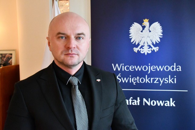 To kolejny dramatyczny rekord czwartej fali pandemii w regionie świętokrzyskim. Ministerstwo Zdrowia poinformowało dziś o aż 32 ofiarach śmiertelnych koronawirusa. Wygląda na to, że wciąż trudno mówić o końcu tej trudnej walki, bo choć liczba zakażeń nieco spadła, to choroba nadal zbiera swoje żniwo.