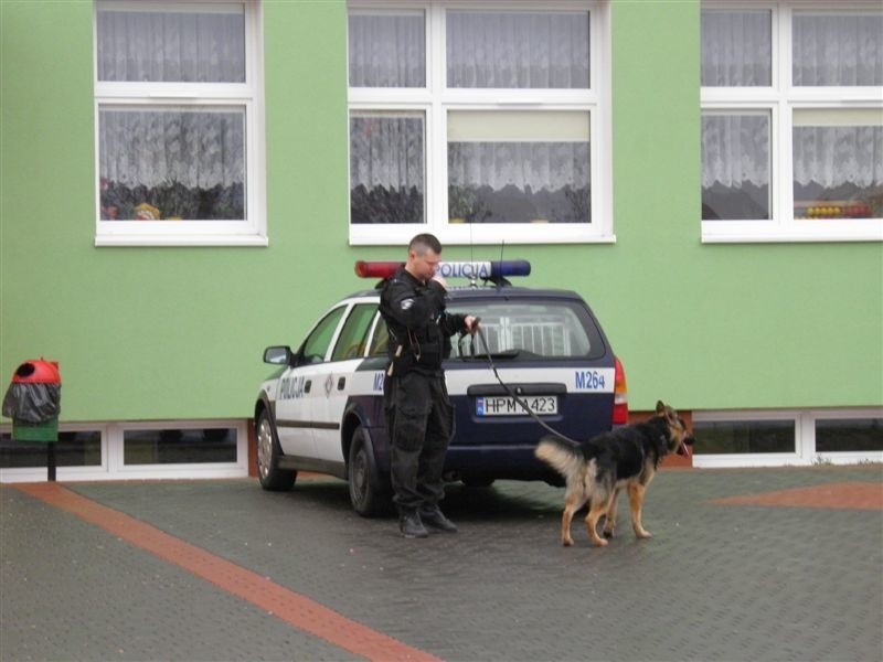 Żadnego ładunku wybuchowego nie znaleziono. Przed godz. 14...