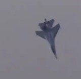 Su-27 na chwilę przed katastrofą! Nie leci za nisko? (video)