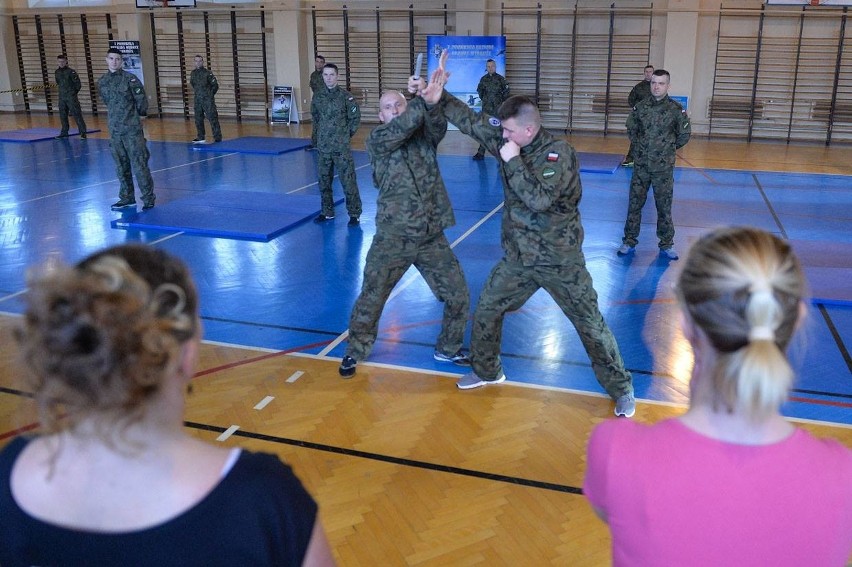 Szkolenia z samoobrony odbywają się 7. Brygadzie Obrony...
