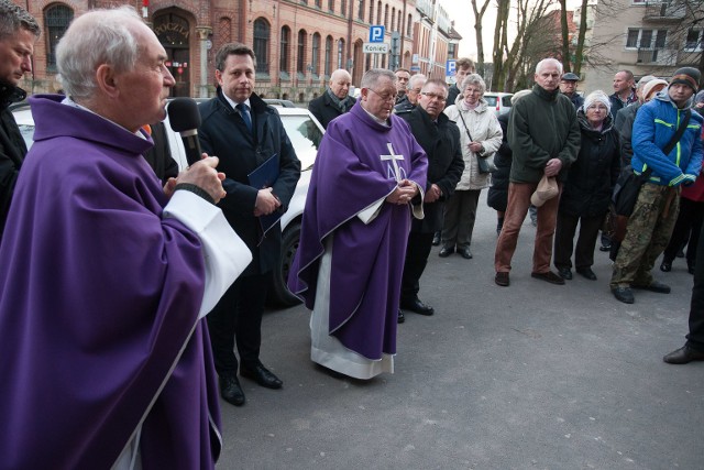 W poniedziałek (10 kwietnia) w 7. rocznicę katastrofy smoleńskiej odbyła się msza w intencji prezydenta Lecha Kaczyńskiego, jego małżonki oraz wszystkich ofiar katastrofy. Po mszy wierni spotkali się przy Krzyżu misyjnym, gdzie przy wspólnej modlitwie zapalili znicze pamięci.