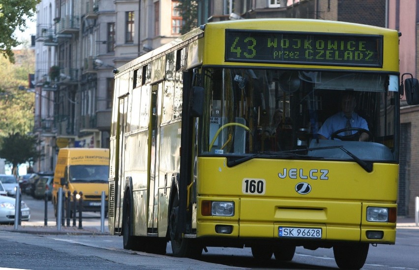 Część dużych miast zdążyła wprowadzić podwyżki cen biletów...