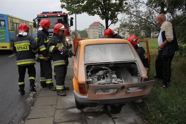 Dziś rano na ul. Niemodlińskiej w Opolu zapalił się mały fiat.