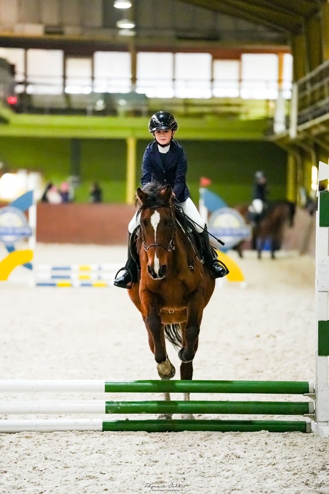 10-letnia Oliwia Wrzesińska na koniu "Farach" podczas zawodów w Jaszkowie