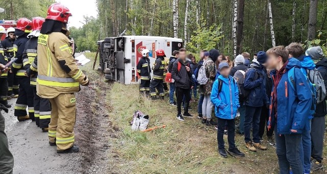 Autobusem w kierunku Królewskich Źródeł podróżowało czterdzieści osób, w tym 36 dzieci.