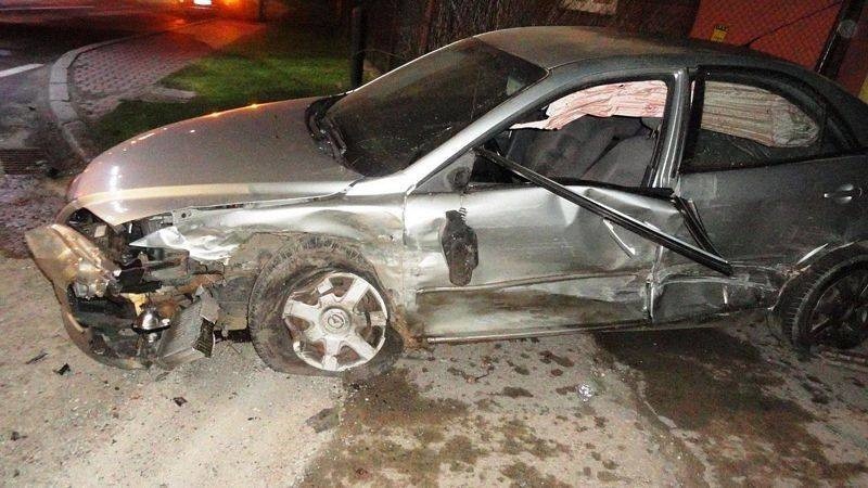 Krynica-Zdrój. Mazda i opel rozbite w zderzeniu [ZDJĘCIA]