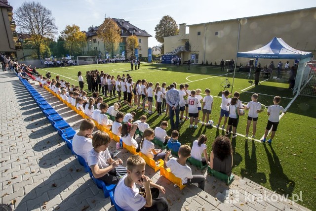 Nowe boiska dla uczniów w Mydlnikach