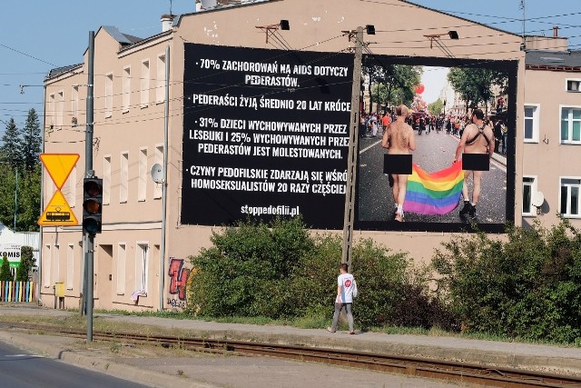 Homofobiczny plakat zawisł w Poznaniu tuż przed Marszem Równości