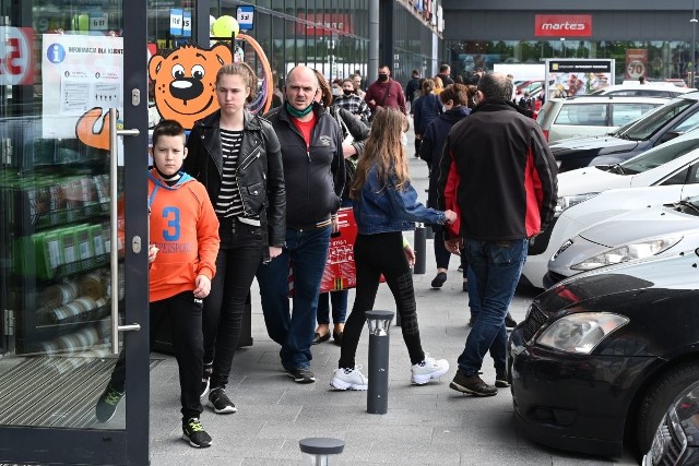 W sobotę, 29 maja  Galeria "Sekunda" w Jędrzejowie była pełna klientów. Mieszkańców miasta i powiatu przyciągnęły nie tylko sklepy, ale także dodatkowe atrakcje przygotowane z okazji nadchodzącego Dnia Dziecka. Dla maluchów i  trochę starszych zorganizowano  mnóstwo konkursów, gier i zabaw. ZOBACZ NA KOLEJNYCH SLAJDACH>>>