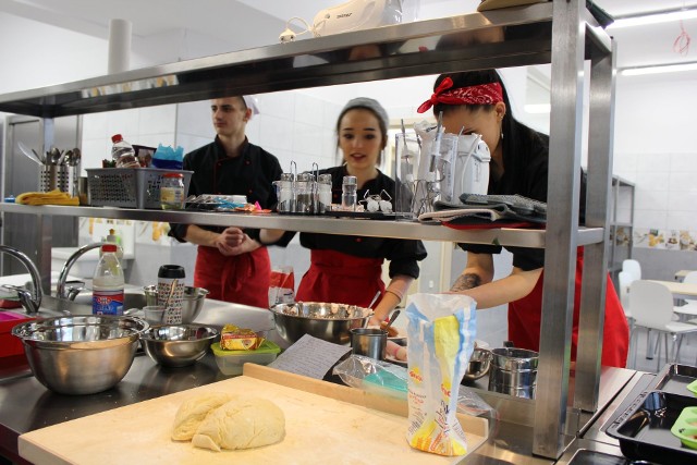 Uczniowie ZSP nr 4 biorą udział w różnego rodzaju konkursach kulinarnych i nie tylko, na których odnoszą sukcesy