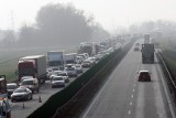 Policja zamknęła autostradę A4 w kierunku Zgorzelca. Przez plamę oleju