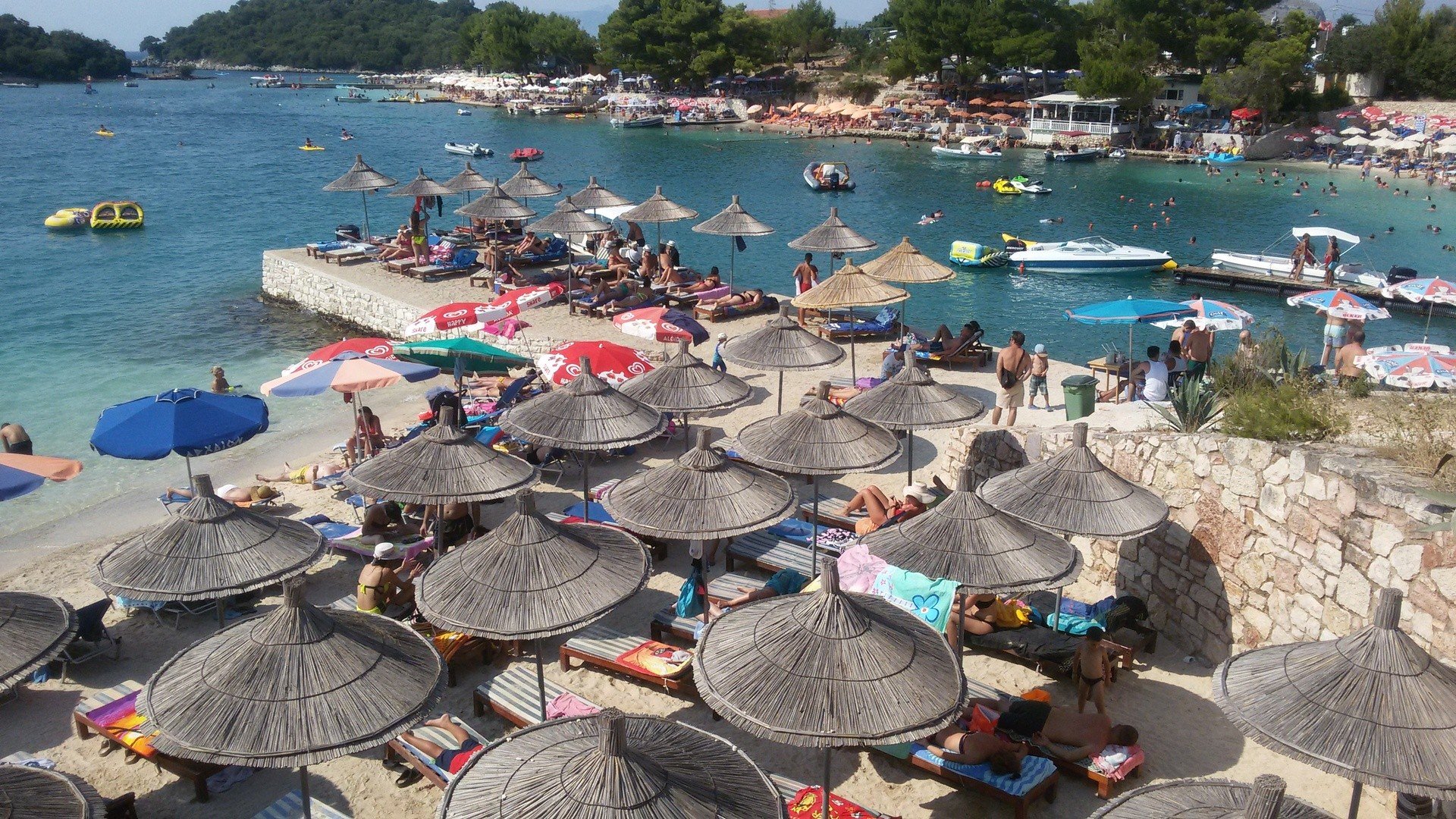Albania este cea mai populară vacanță de vară 2023. Apă curată, vreme garantată, priveliști grozave și prețuri mici