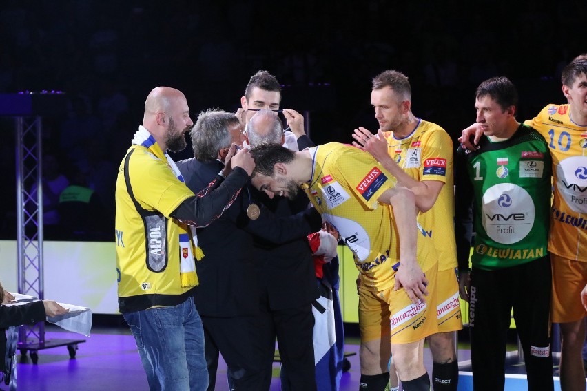 Vive Tauron Kielce po horrorze wygrał z Veszprem i zwyciężył w Lidze Mistrzów