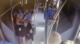 Zaatakował kontrolera w autobusie MPK, ale przez kilka dni utrzymywał, że to on jest ofiarą [ZOBACZ NAGRANIE]