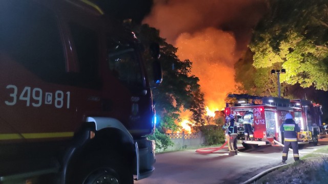 Pożar w Cichoradzu wybuchł 5 czerwca ok. godz. 23. W akcji uczestniczyło 41 strażaków. Zagrożone były budynki.