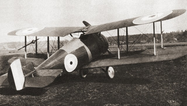 Na zdjęciu: brytyjski jednomiejscowy dwupłatowiec myśliwski Królewskich Sił Powietrznych RAF podczas I wojny światowej.