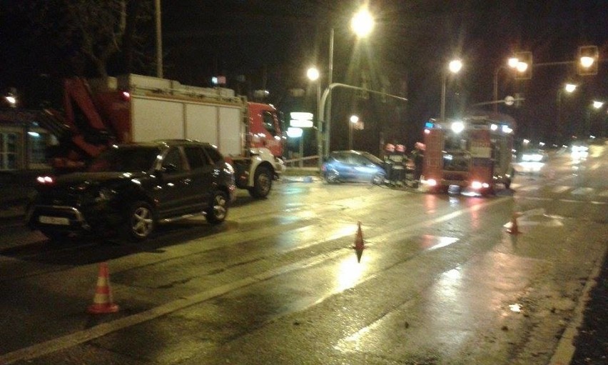 Wypadek w centrum Radomia. Karambol trzech samochodów na ulicy Żeromskiego 