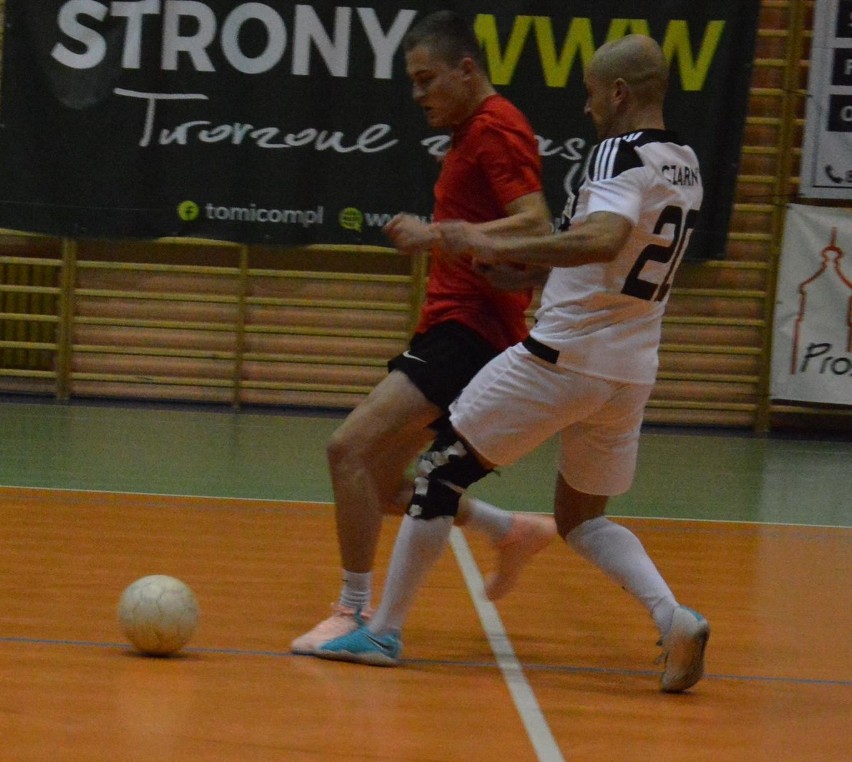 Proszowicka liga futsalu KPR Razem. Wygrane faworytów