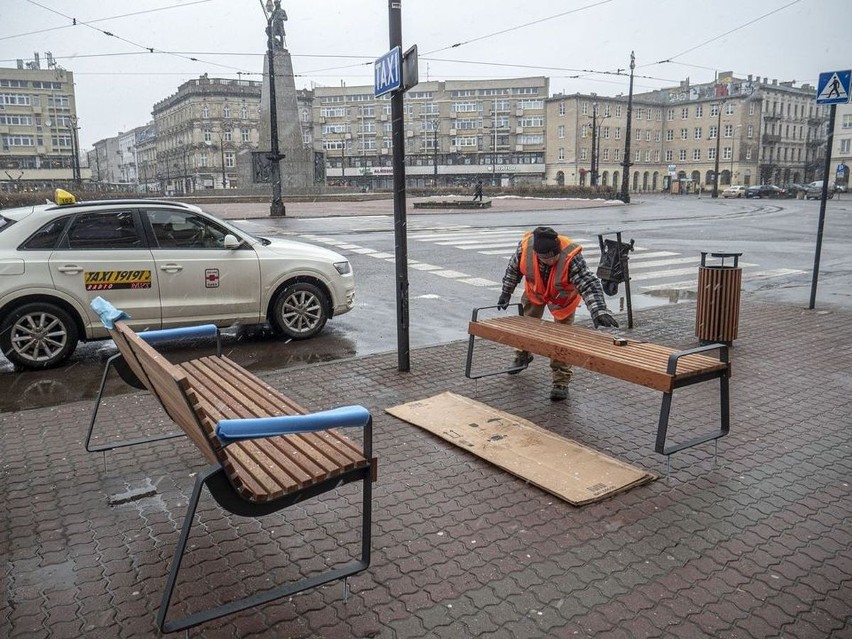 Rewitalizacja placu Wolności - stanie tam 56 ławek,...