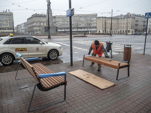 Rewitalizacja placu Wolności - stanie tam 56 ławek, dodatkowe kosze na śmieci, stojaki na rowery i wiele innych! CZYTAJ WIĘCEJ NA KOLEJNYCH SLAJDACH!