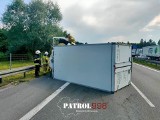 Kraków. Poważny wypadek na autostradowej obwodnicy miasta. Wywróciła się ciężarówka