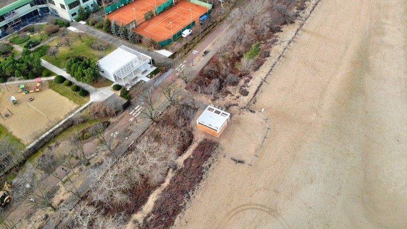 Przy plaży w Jelitkowie powstały dwie publiczne całoroczne toalety za... ponad 2 mln złotych [zdjęcia].