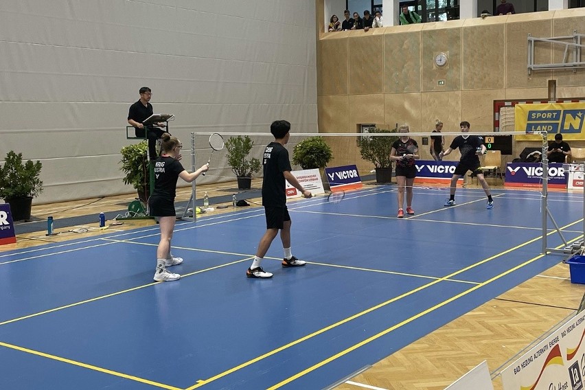 Dwoje młodych badmintonistów z Suchedniowa, Kaja Ziółkowska i Szymon Turski, rywalizowało w Austrii [ZDJĘCIA]