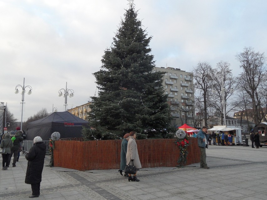 Do Częstochowy przyjechał św. Mikołaj i zapalił światełka [ZDJĘCIA]