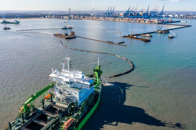 Baltic hub - terminal kontenerowy DCT - budowa nowej powierzchni składowej oraz nabrzeża T3