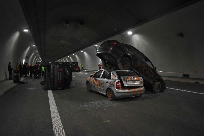 Ćwiczenia służb ratunkowych w tunelu pod Luboniem Małym