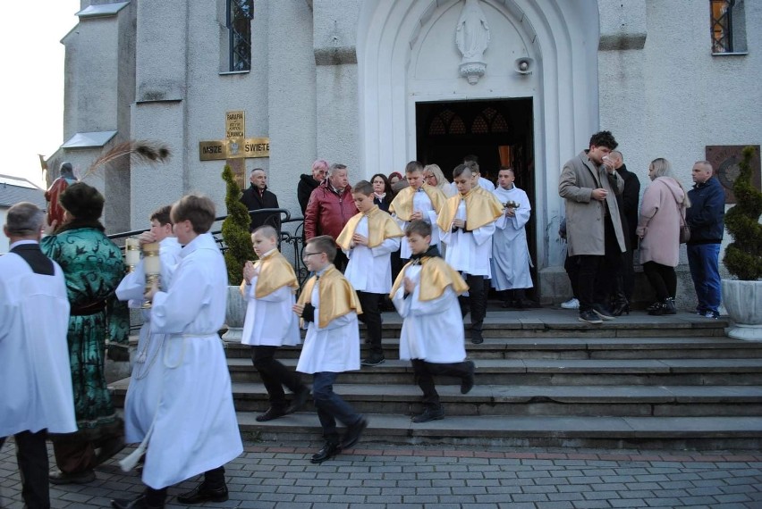 Wyjątkowa rezurekcja w ludowych strojach w parafii w Żurawicy pod Przemyślem [ZDJĘCIA]