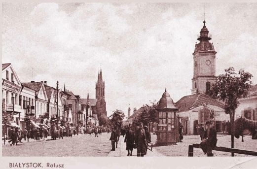 Budka z papierosami przy białostockim Ratuszu. Około 1930 r.