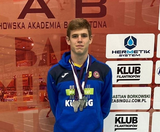 Tymoteusz Malik ze Stali Nowa Dęba z trzema medalami Krajowego Turnieju Elity w badmintonie