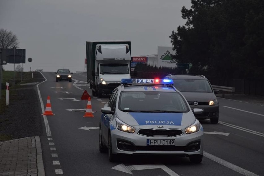 Kalisz: Wypadek w Skarszewie 86-latek zginął na przejściu...