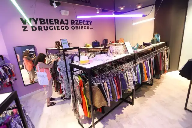 Second-hand z ważną misją w Pasażu Grunwaldzkim. To drugi butik cyrkularny  na mapie Wrocławia - tu oddasz i kupisz ubrania [ZDJĘCIA] | Gazeta  Wrocławska