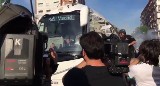 Autokar Realu Madryt oblegany przez kibiców! Ledwie zajechał na stadion [WIDEO]