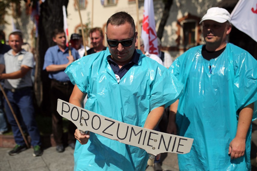 Kraków. Protest pracowników Wód Polskich. Domagają się obiecanych przez rząd podwyżek