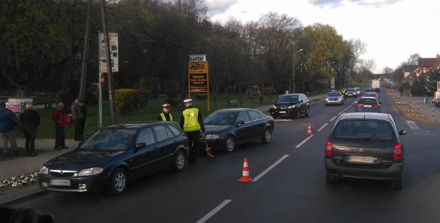 Pas ruchu w kierunku Zielonej Góry był zablokowany. Policja wprowadziła ruch wahadłowy.