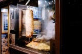 Fatalna jakość kebabów w Polsce. W 8 na 10 lokali wykryto istotne nieprawidłowości. Zobacz wyniki pierwszej kontroli kebabowni