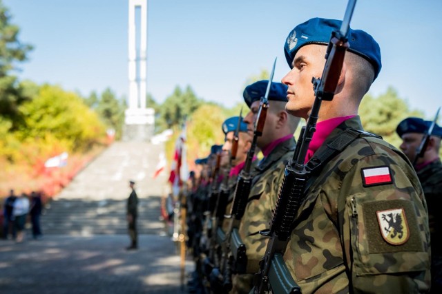 Bydgoszczanie upamiętnili 82. rocznicę zbrodni w fordońskiej Dolinie Śmierci.