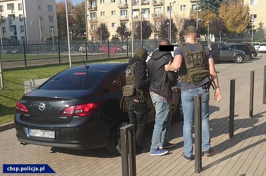 Policjanci z CBŚP w Rzeszowie zabezpieczyli 21 skradzionych samochodów [ZDJĘCIA, WIDEO]